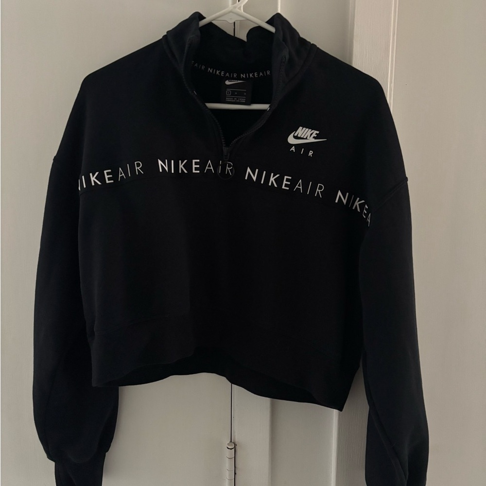 Nike Women's Black Cropped Sweatshirt